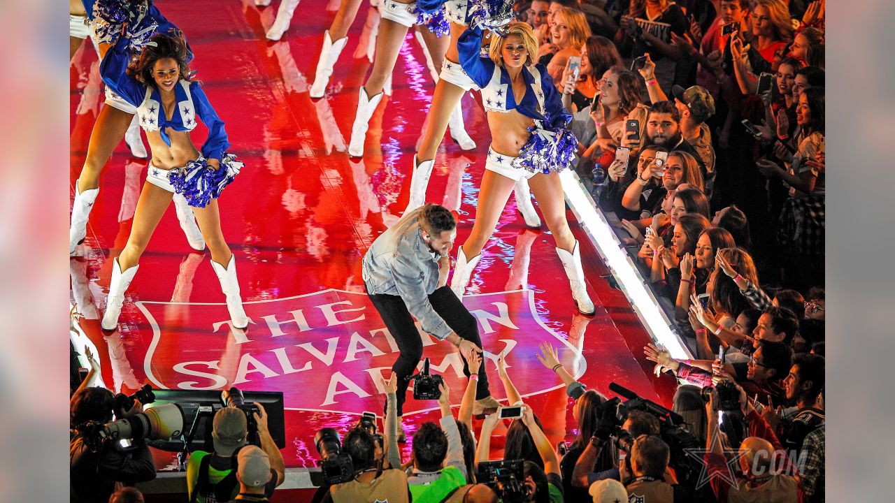 Throwback: Thomas Rhett Performs For Dallas Cowboys Halftime Show