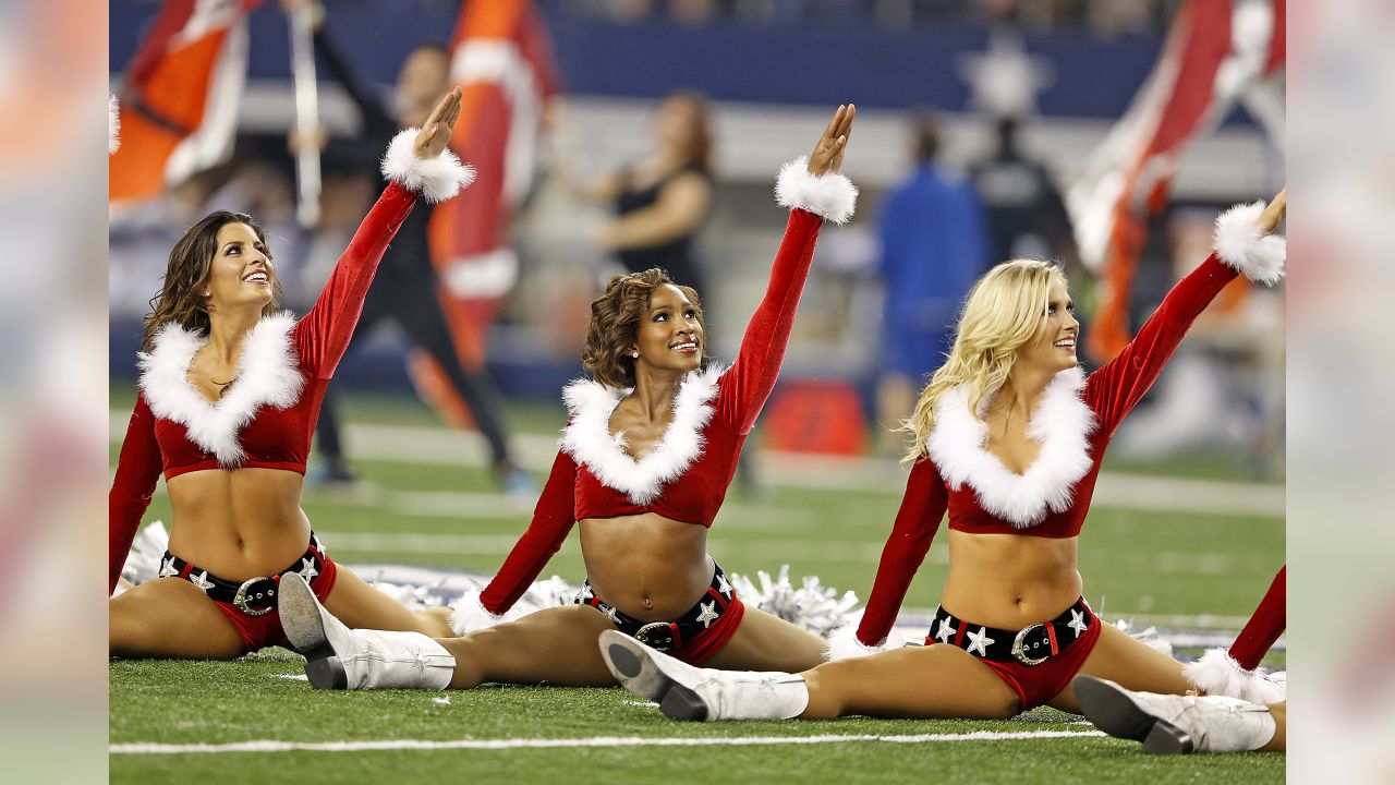 Dallas Cowboys Cheerleaders Christmas Halftime