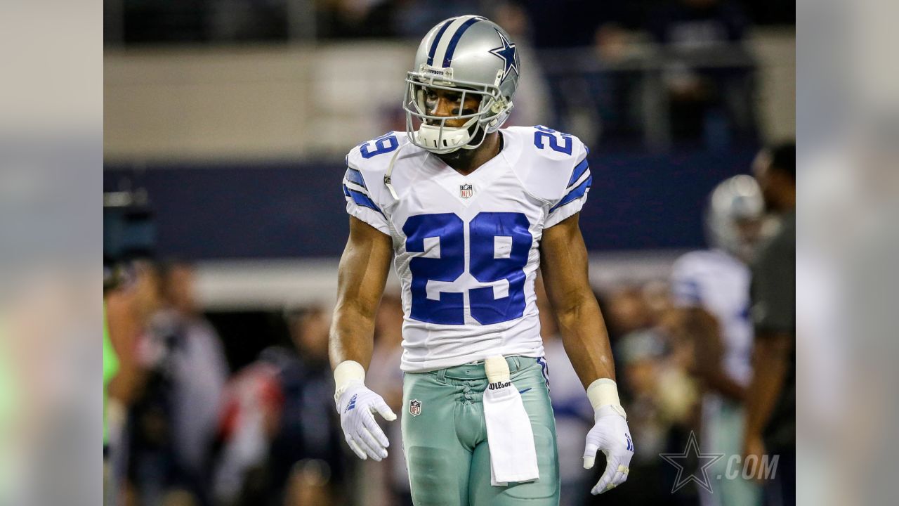 Bleacher Report - DeMarco Murray moves past Emmitt Smith to become the Dallas  Cowboys single-season rushing leader.