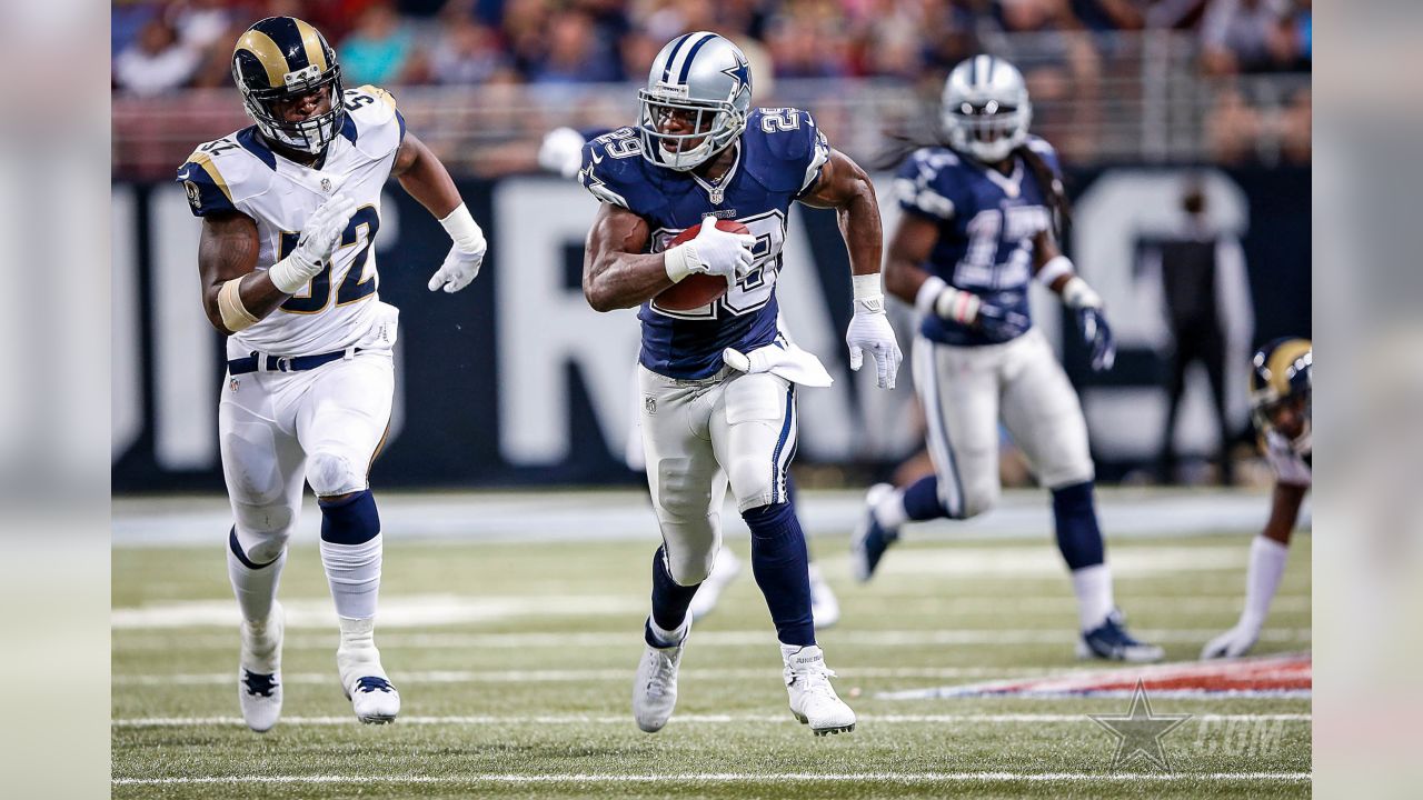 December 14, 2014: Dallas Cowboys running back DeMarco Murray (29) runs  with the ball during the NFL game between the Dallas Cowboys and the  Philadelphia Eagles at Lincoln Financial Field in Philadelphia