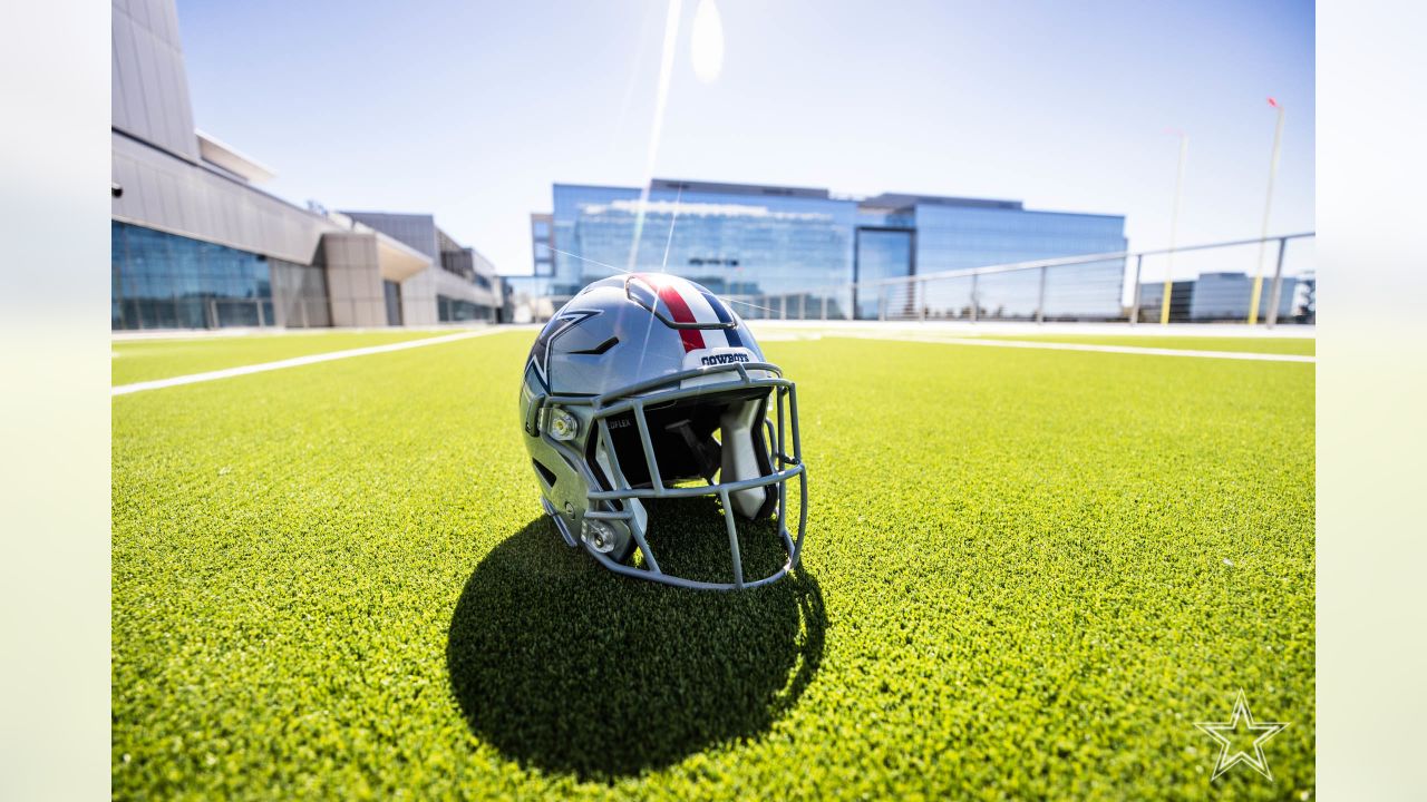 Dallas Cowboys to wear red-white-blue striped helmets to honor veterans