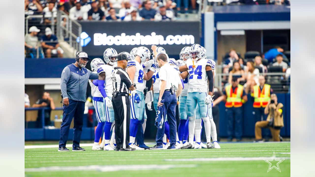 Photo: Dallas Cowboys vs. Washington Commanders in Arlington, Texas -  ARL2022100205 