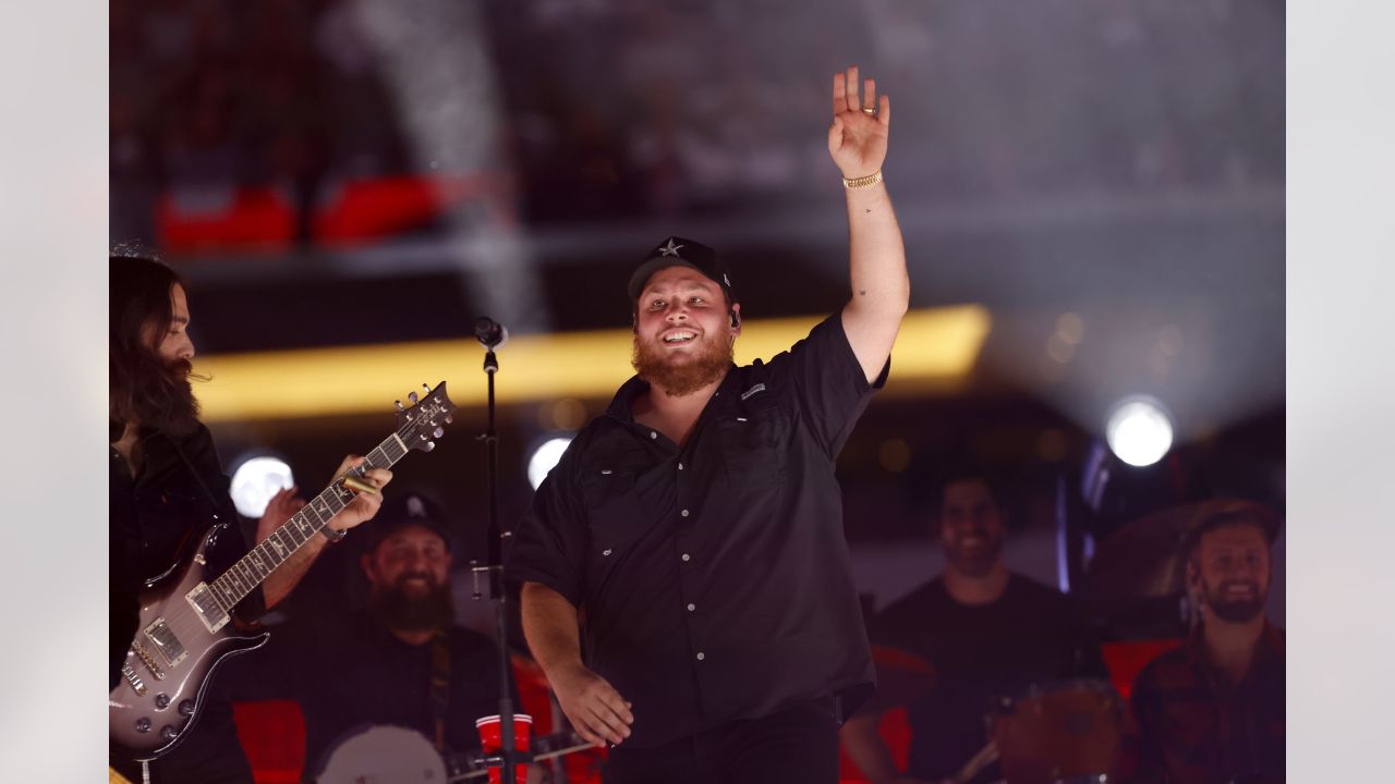 Luke Combs Salvation Army Red Kettle Campaign