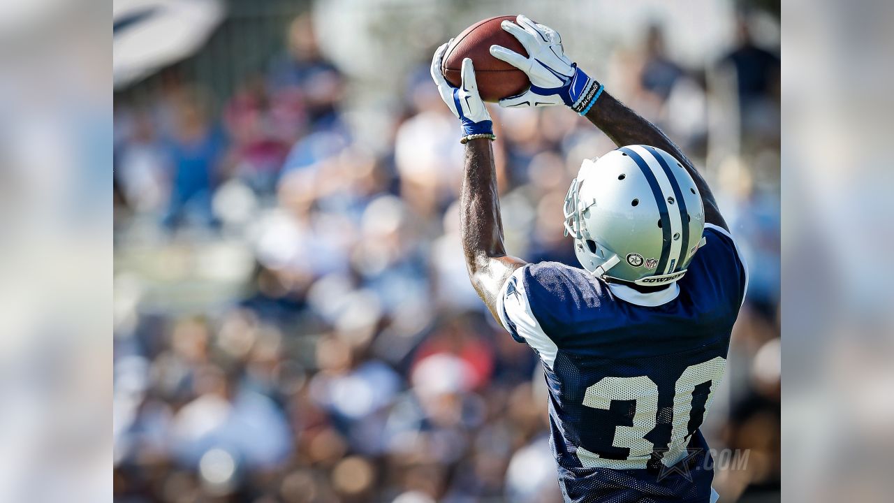 5,167 Dallas Cowboys Training Camp Stock Photos, High-Res Pictures