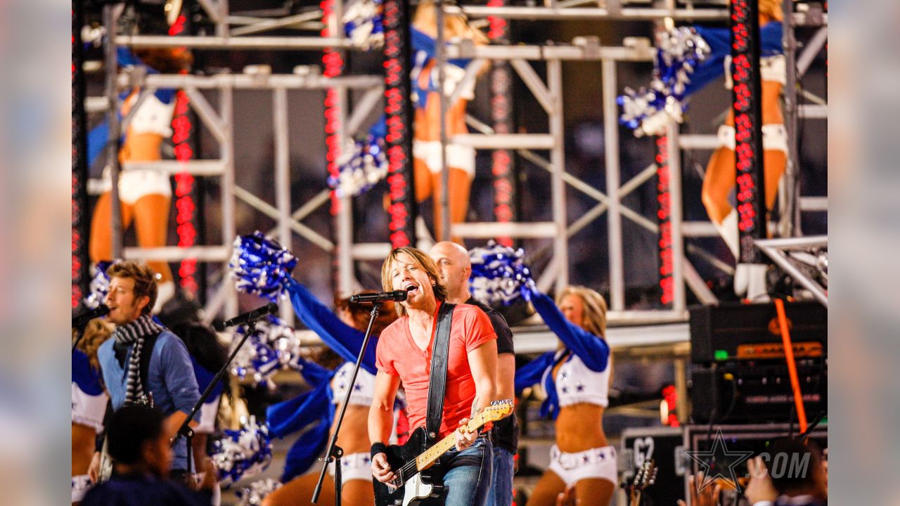 Nexus 4×4 Dazzles At Dallas Cowboys Thanksgiving Halftime Show