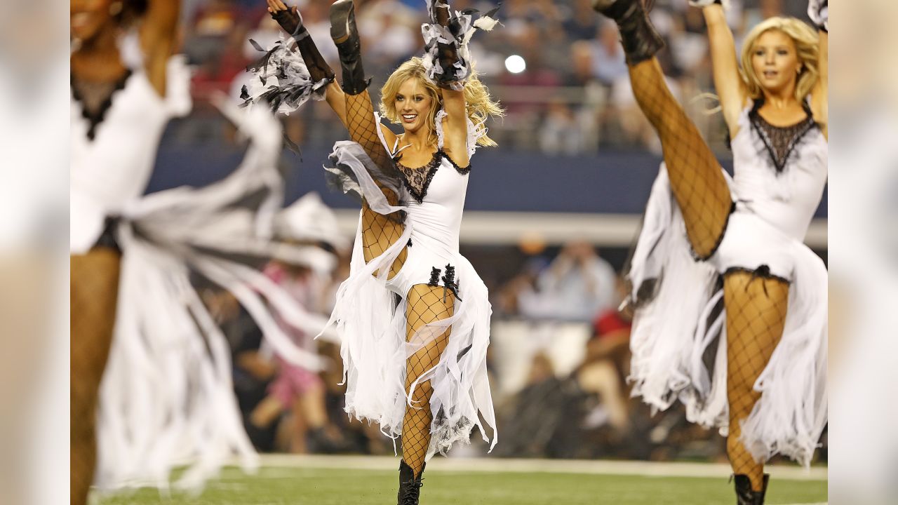 Dallas Cowboys Cheerleaders Spook-tacular Halftime