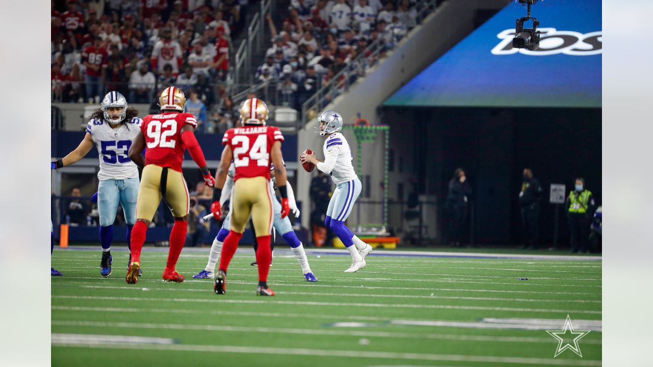 Dallas Cowboys Cheerleaders perform during a wild card NFL football game  against the San Francisco 49ers, Sunday, Jan. 16, 2022, in Arlington,  Texas. San Francisco won 23-17. (AP Photo/Brandon Wade Stock Photo - Alamy