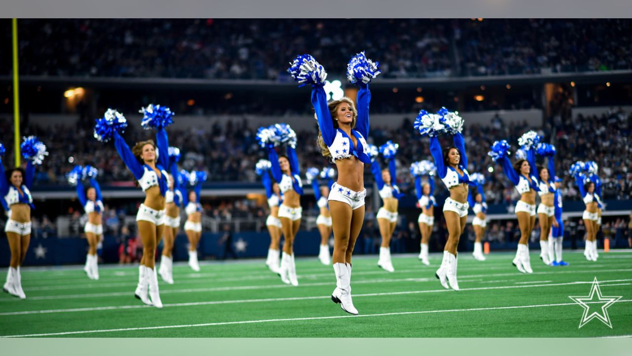 Photo: A Dallas Cowboys Cheerleader performs during the Dallas Cowboys and  Denver Broncos NFL game - ARL2021110716 