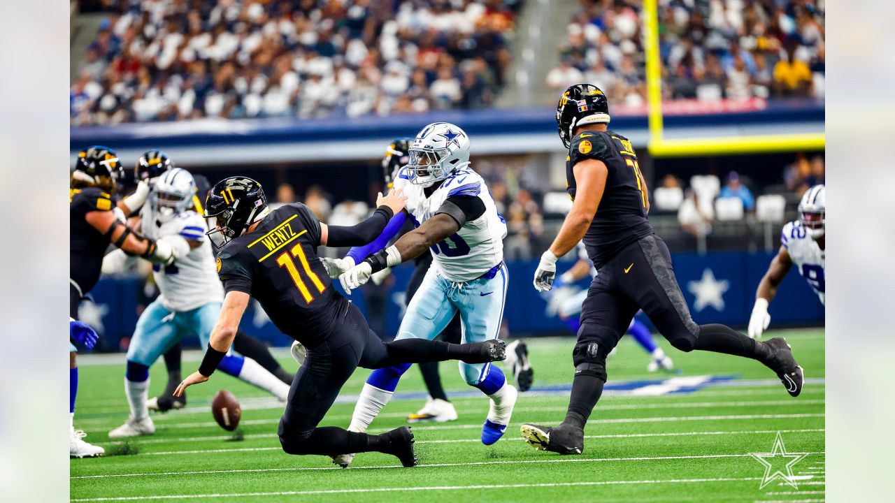 Dallas Cowboys safety Markquese Bell (41) in action during an NFL football  game against the Washington Commanders, Sunday, Oct. 2, 2022, in Arlington.  (AP Photo/Tyler Kaufman Stock Photo - Alamy