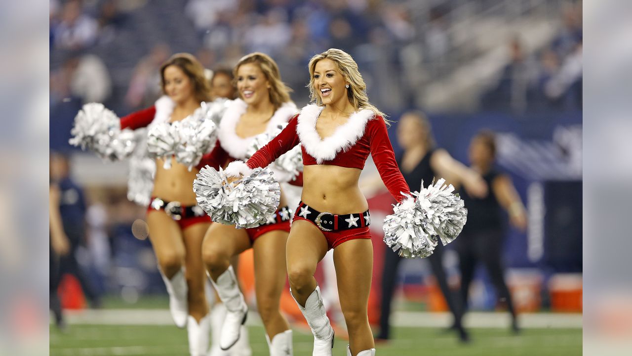 Photo: Dallas Cowboys Cheerleaders perform thier annual Christmas halftime  show - ARL2019121511 