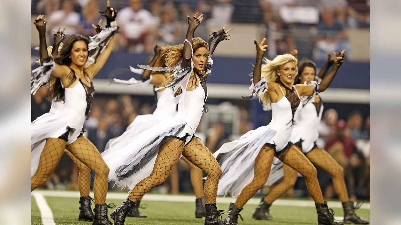 Dallas Cowboys cheerleaders perform thunderstruck pregame 1/16/22