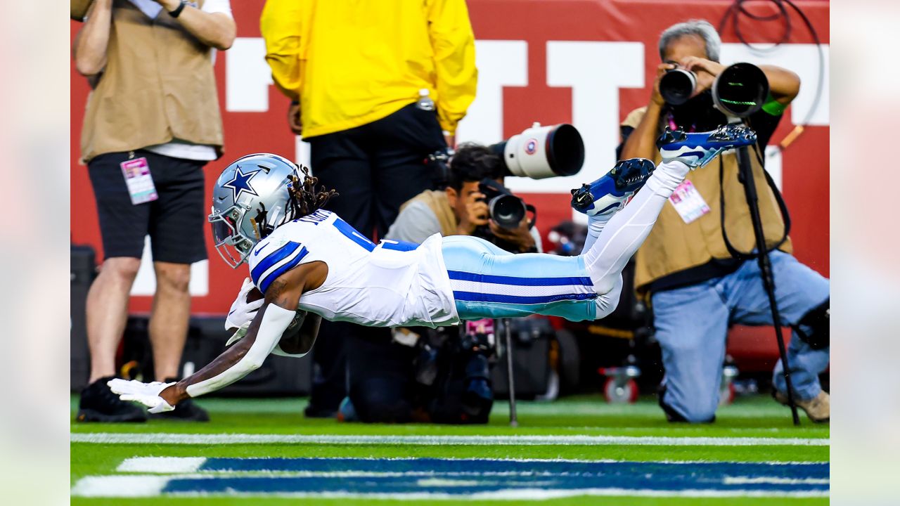 Dallas Cowboys linebacker Micah Parsons (11) before an NFL divisional round  playoff football game against the San Francisco 49ers in Santa Clara,  Calif., Sunday, Jan. 22, 2023. (AP Photo/Godofredo A. Vásquez Stock