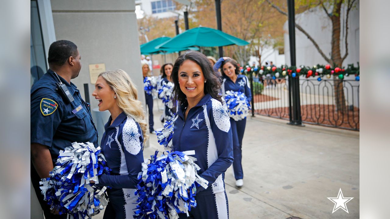 Dallas Morning News: 'It's a special thing' - Dallas Cowboys players make  holiday visits to four local children's hospitals