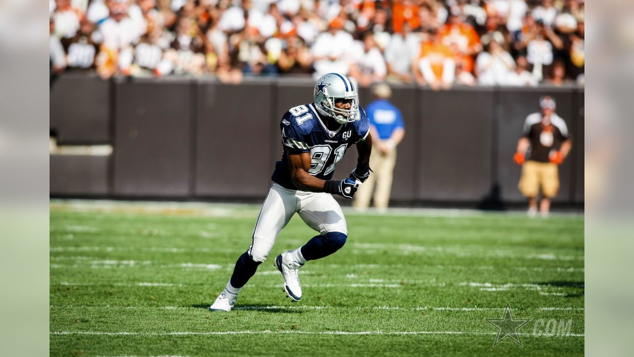 Dallas Cowboys Terrell Owens (81) is covered by Seattle Seahawks