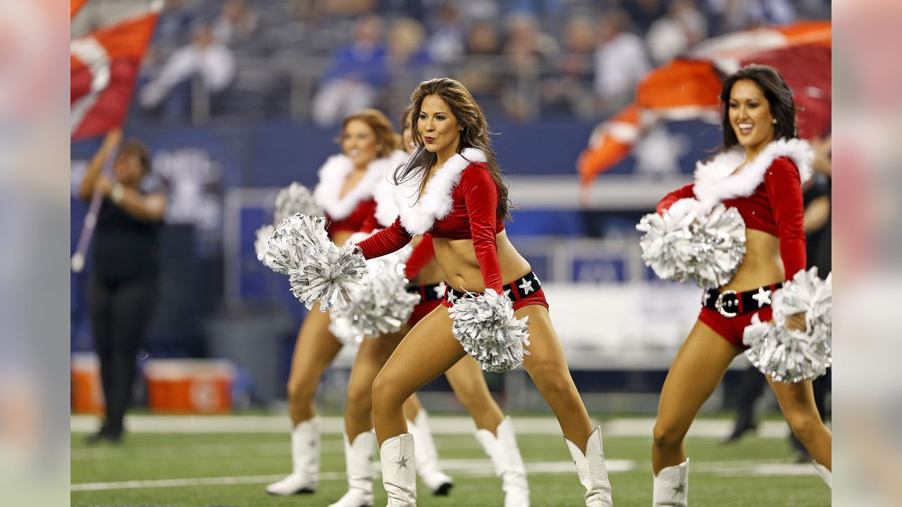 Dallas Cowboys cheerleaders halftime show 12/26/21 