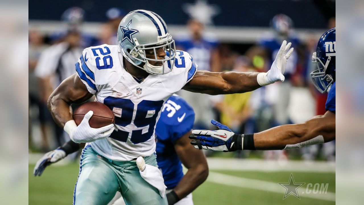 Cowboys Record-Setting RB Retires From NFL