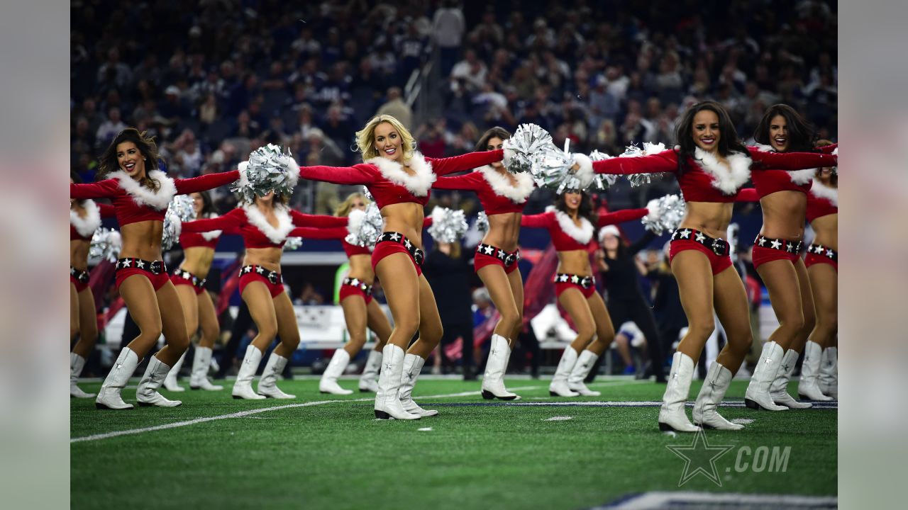 Photo: Dallas Cowboys Cheerleaders perform thier annual Christmas halftime  show - ARL2019121511 