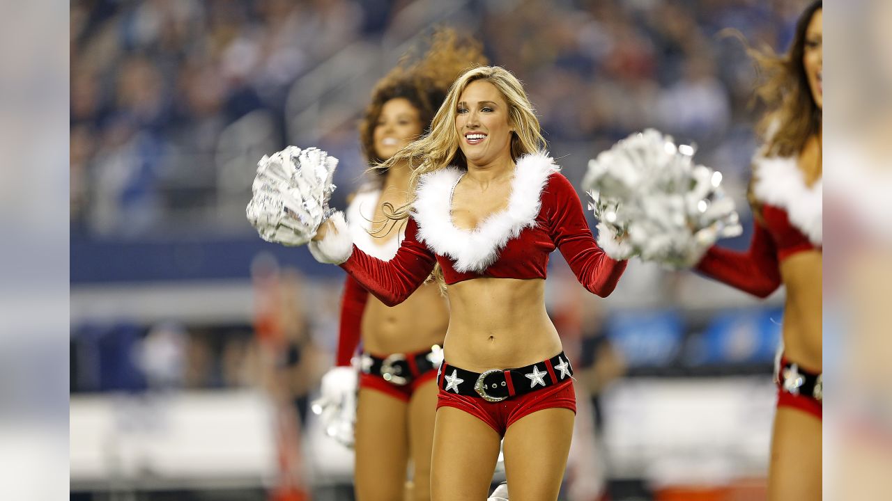 Dallas Cowboys Cheerleaders Christmas Halftime