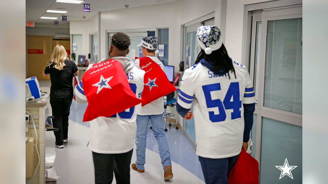 Dallas Morning News: 'It's a special thing' - Dallas Cowboys players make  holiday visits to four local children's hospitals