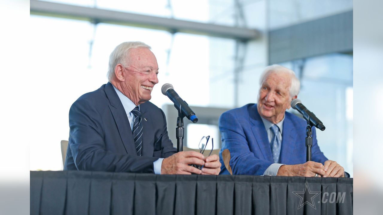 Gil Brandt is officially the 22nd member of the Dallas Cowboys Ring of  Honor - Blogging The Boys