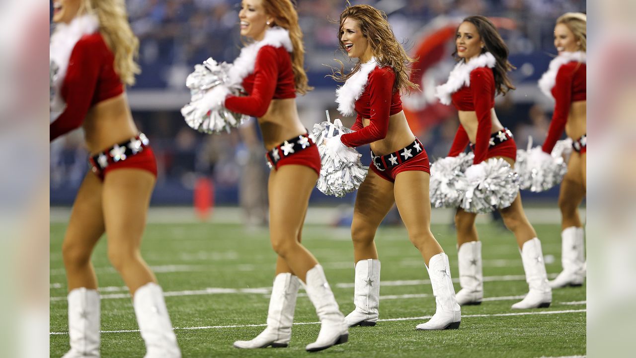 Dallas Cowboys cheerleaders halftime show 12/26/21 