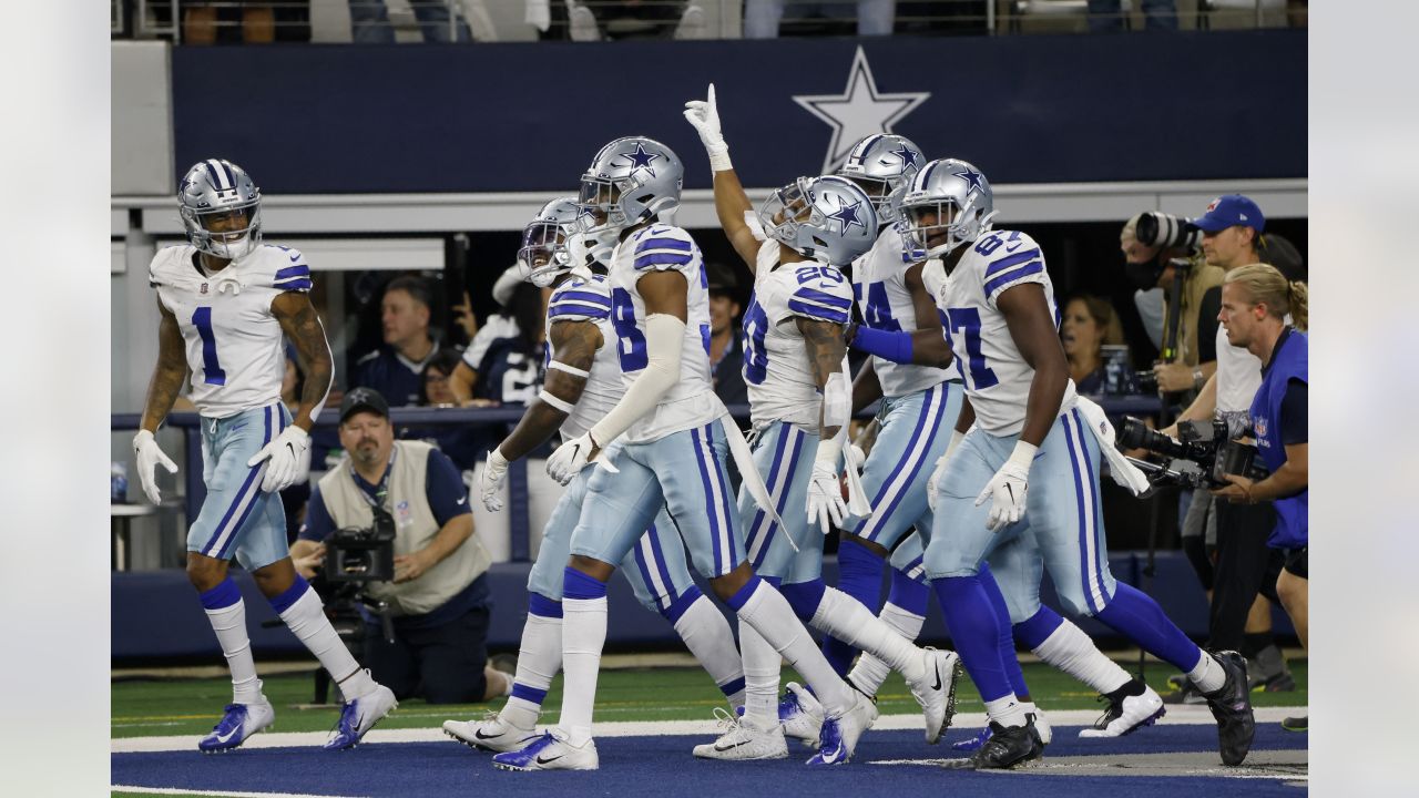 Dallas Cowboys cornerback Trevon Diggs (7) and linebacker Micah Parsons  (11) defend against the New York Giants during an NFL Football game in  Arlington, Texas, Thursday, Nov. 24, 2022. (AP Photo/Michael Ainsworth