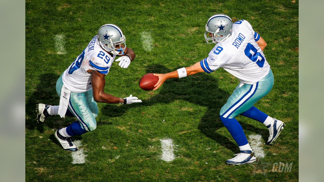 Dallas Cowboys Tony Romo hands the ball off to DeMarco Murray in