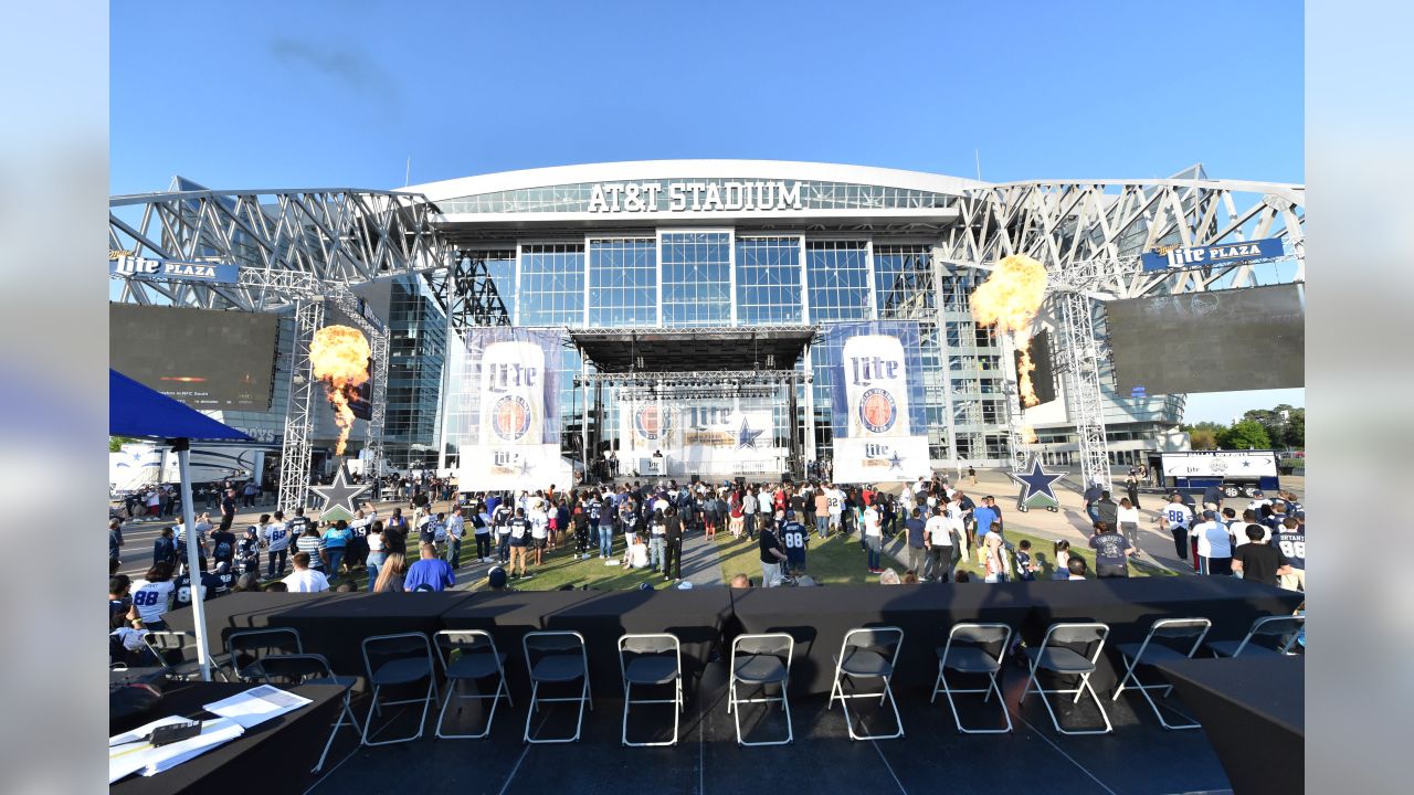 Victoria and Seth's Dallas Cowboys Themed Wedding at AT&T Stadium