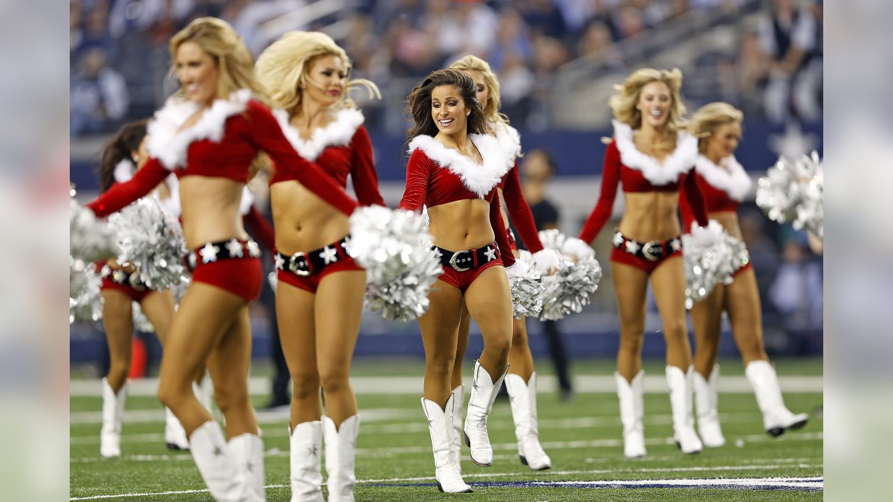 Dallas Cowboys Cheerleaders Christmas Halftime