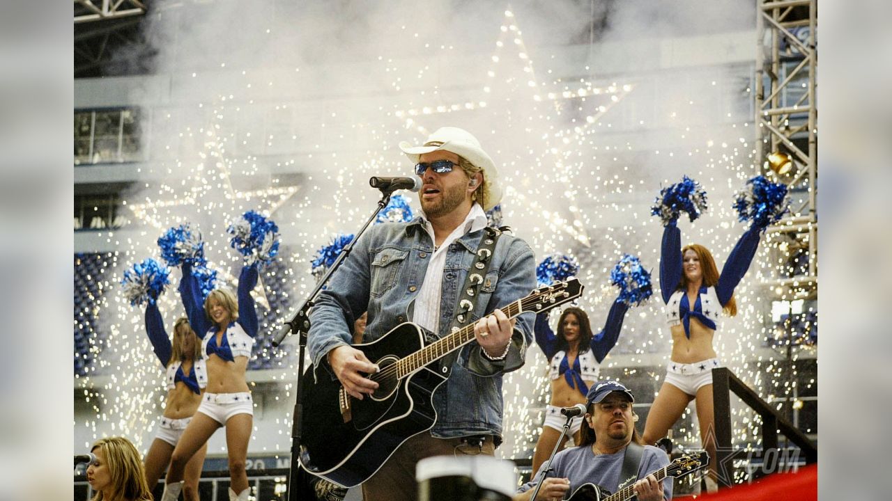 These are the most-memorable Dallas Cowboys Thanksgiving halftime shows