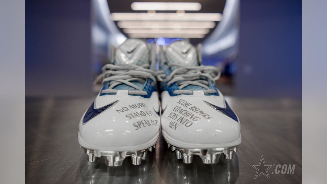 Dallas Cowboys Wear Pink Cleats for Breast Cancer Awareness Month –  Footwear News