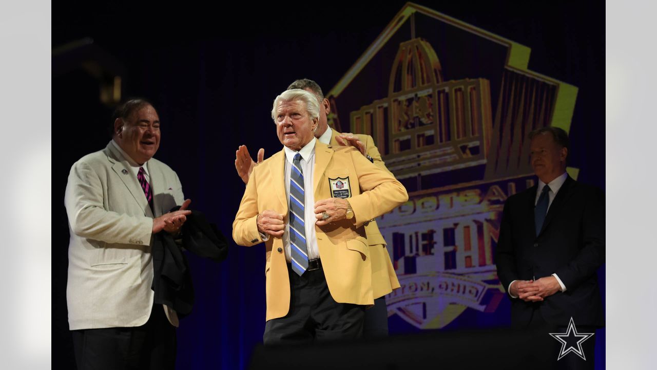 Drew Pearson, a member of the Pro Football Hall of Fame Class of 2021,  receives his gold jacket during the gold jacket dinner in Canton, Ohio,  Friday, Aug. 6, 2021 (AP Photo/Gene