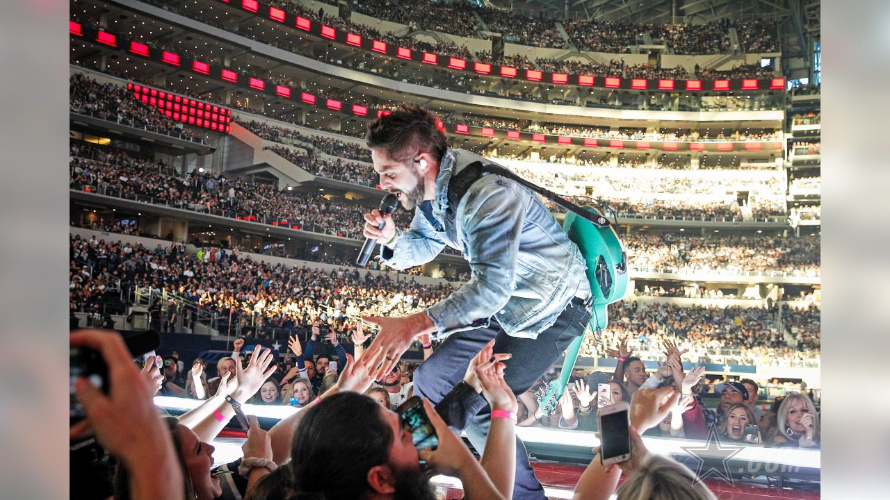 Throwback: Thomas Rhett Performs For Dallas Cowboys Halftime Show