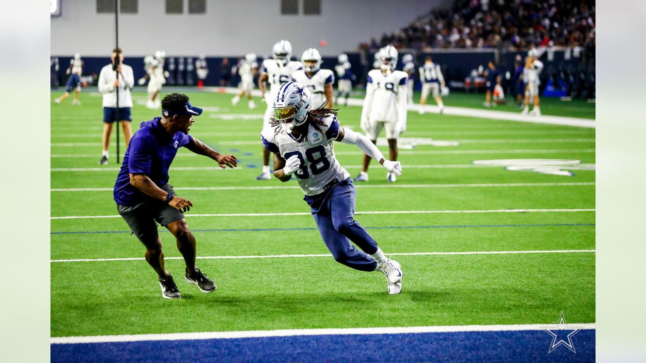 Dallas Cowboys tight end Cole Hikutini (87) runs after a reception during  an NFL football training camp in Frisco, Texas, Sunday, Sept. 23, 2020. (AP  Photo/Michael Ainsworth Stock Photo - Alamy