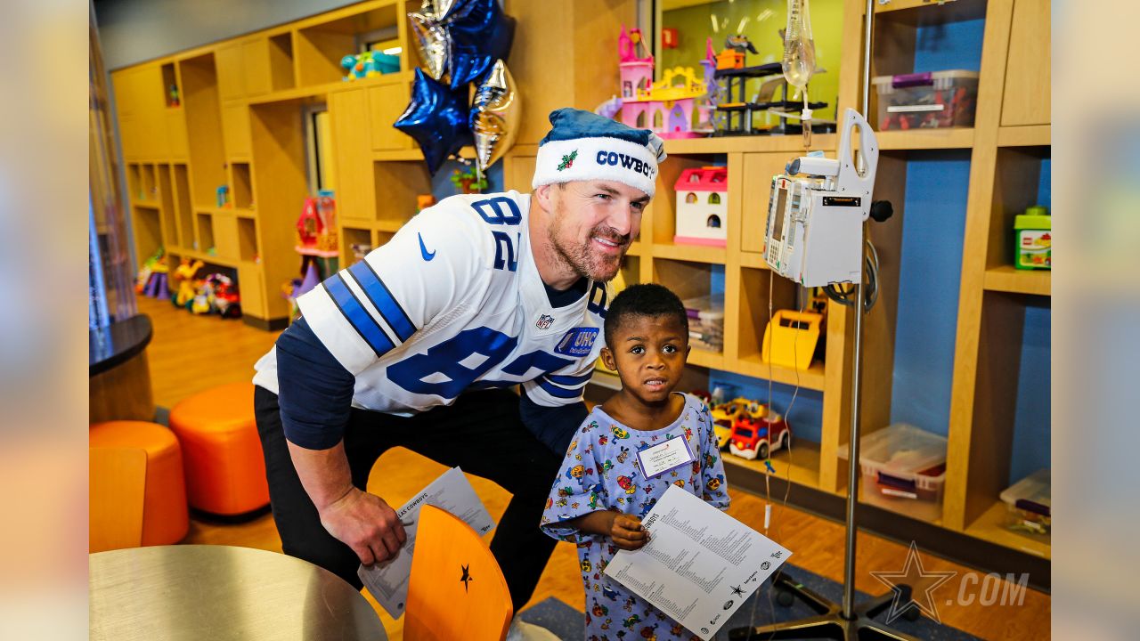 Dallas Morning News: 'It's a special thing' - Dallas Cowboys players make  holiday visits to four local children's hospitals