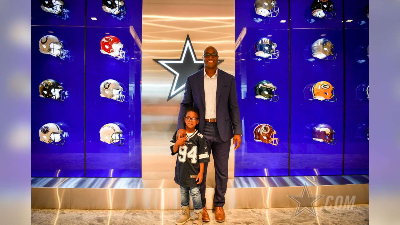 DeMarcus Ware Ceremonially Re-Signs With Cowboys To Retire in Dallas