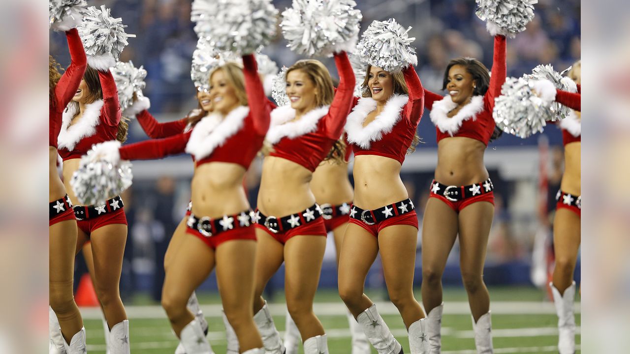 Dallas Cowboys Cheerleaders - Jumping for joy because Christmas is just ☝️  week away!!