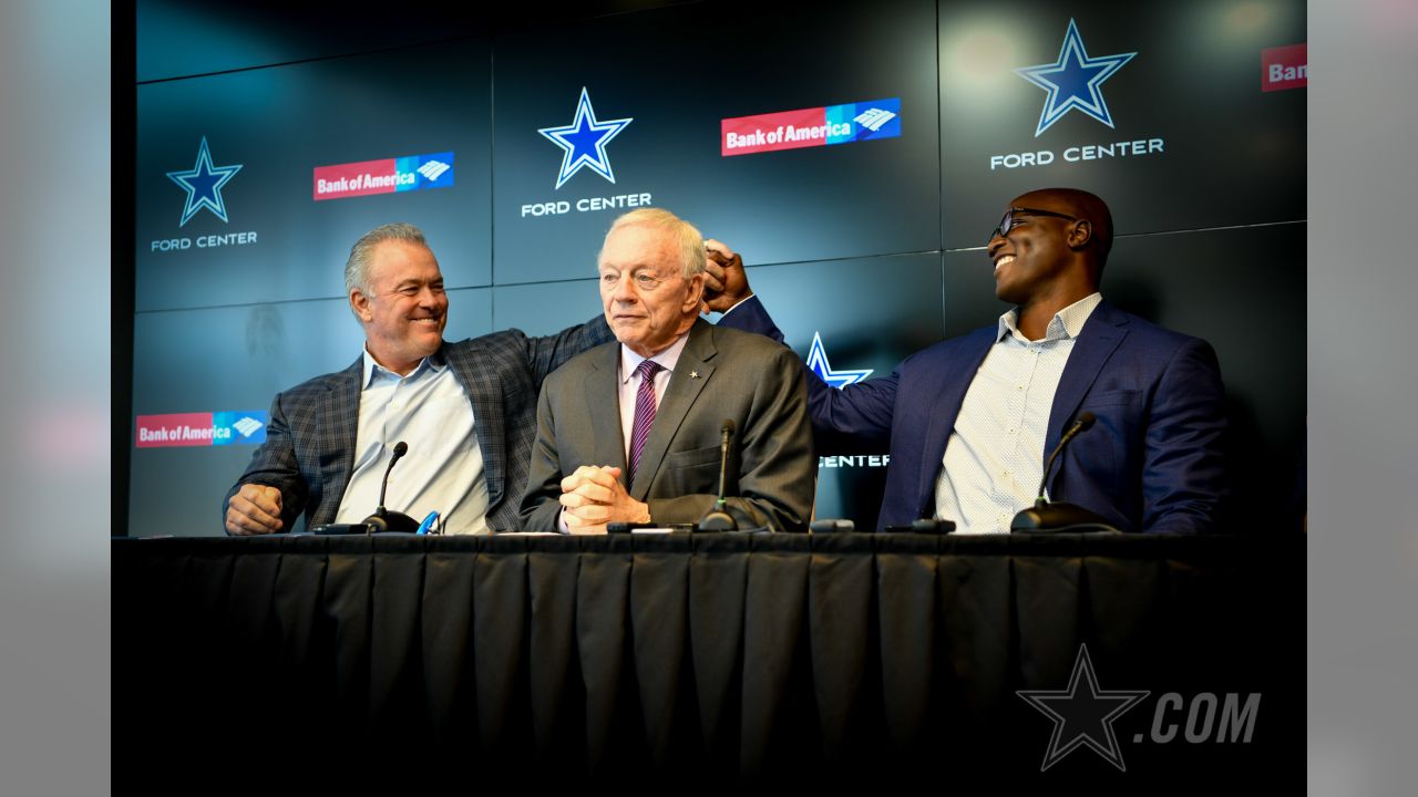 DeMarcus Ware Ceremonially Re-Signs With Cowboys To Retire in Dallas