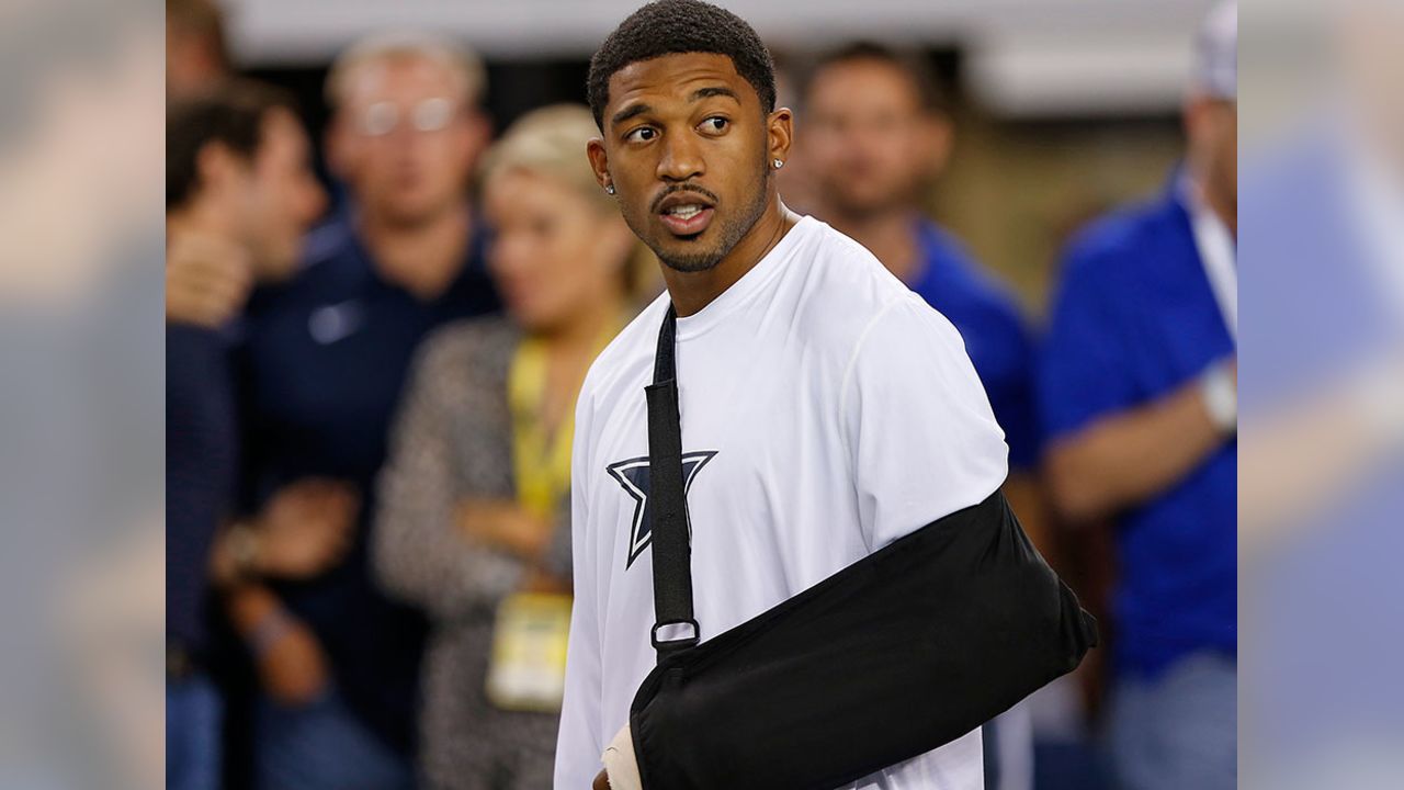 Dallas Cowboys cornerback Orlando Scandrick, left, has a discussion with  Rowdy the mascot before the Cowboys training camp at the Alamodome in San  Antonio, Texas, Thursday, July 30, 2009. (Photo by Ron