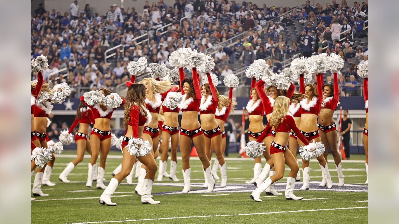 Dallas Cowboys Cheerleaders - Jumping for joy because Christmas is just ☝️  week away!!