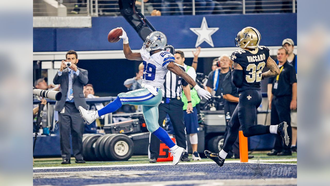 Dallas Cowboys running back DeMarco Murray (29) scores a touchdown