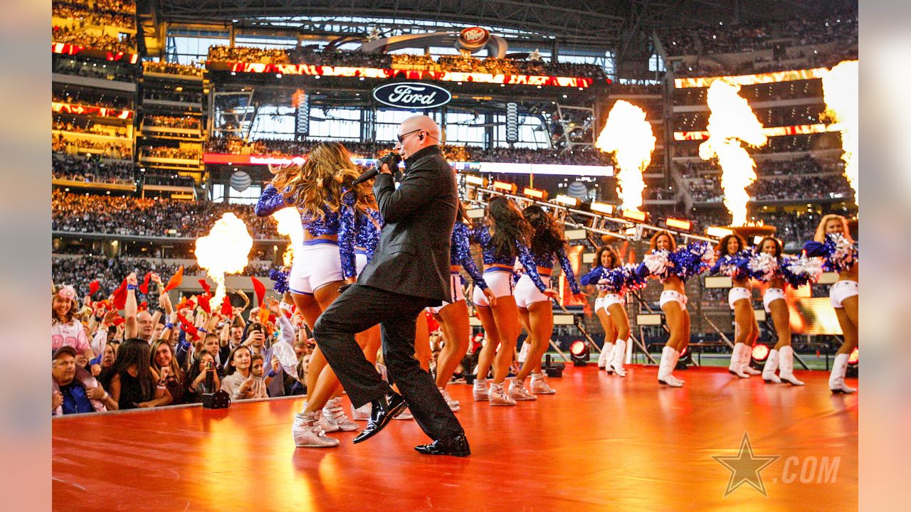 Calico Walthall performs at Cowboys' halftime show