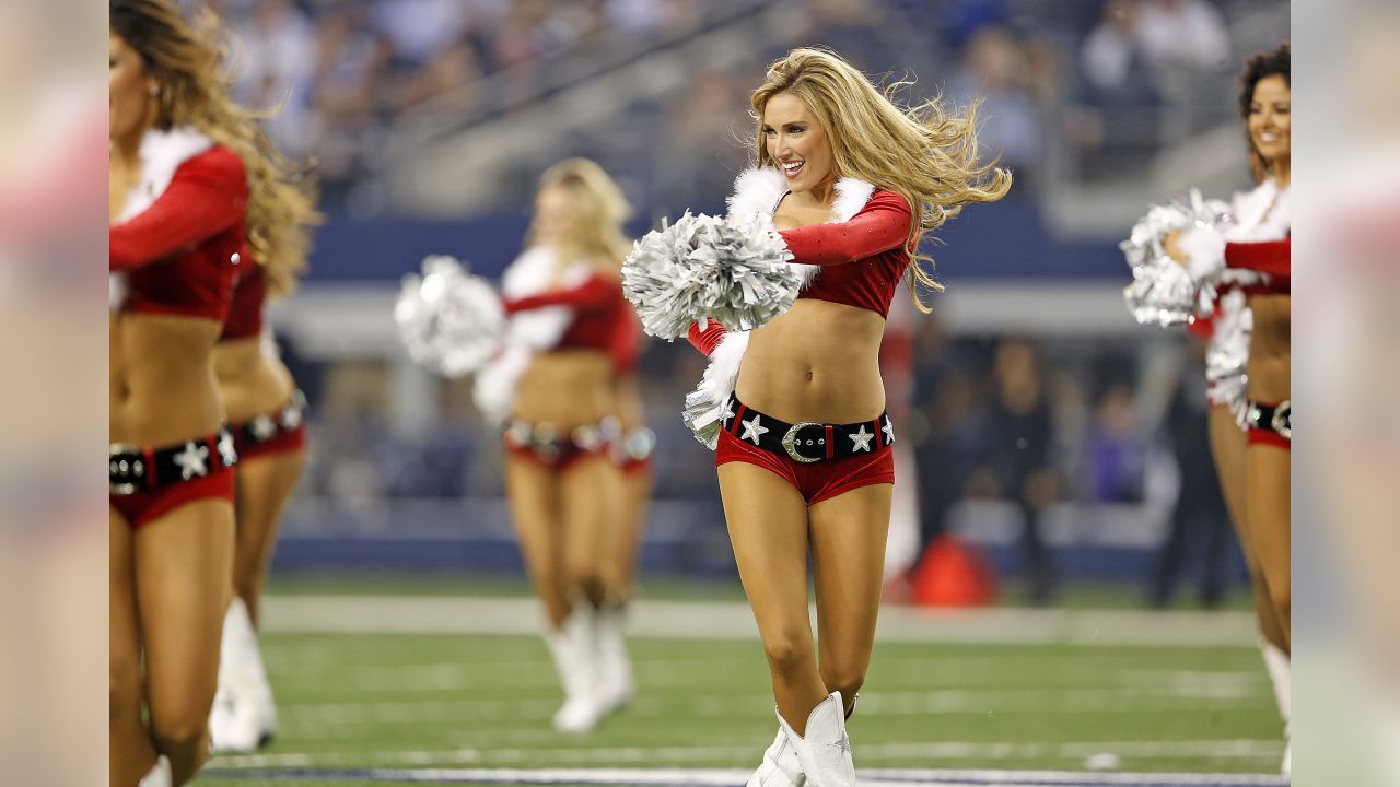 Dallas Cowboys cheerleaders halftime show 12/26/21 