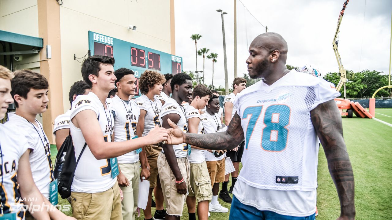 Boca High football team gets special Dolphins visit