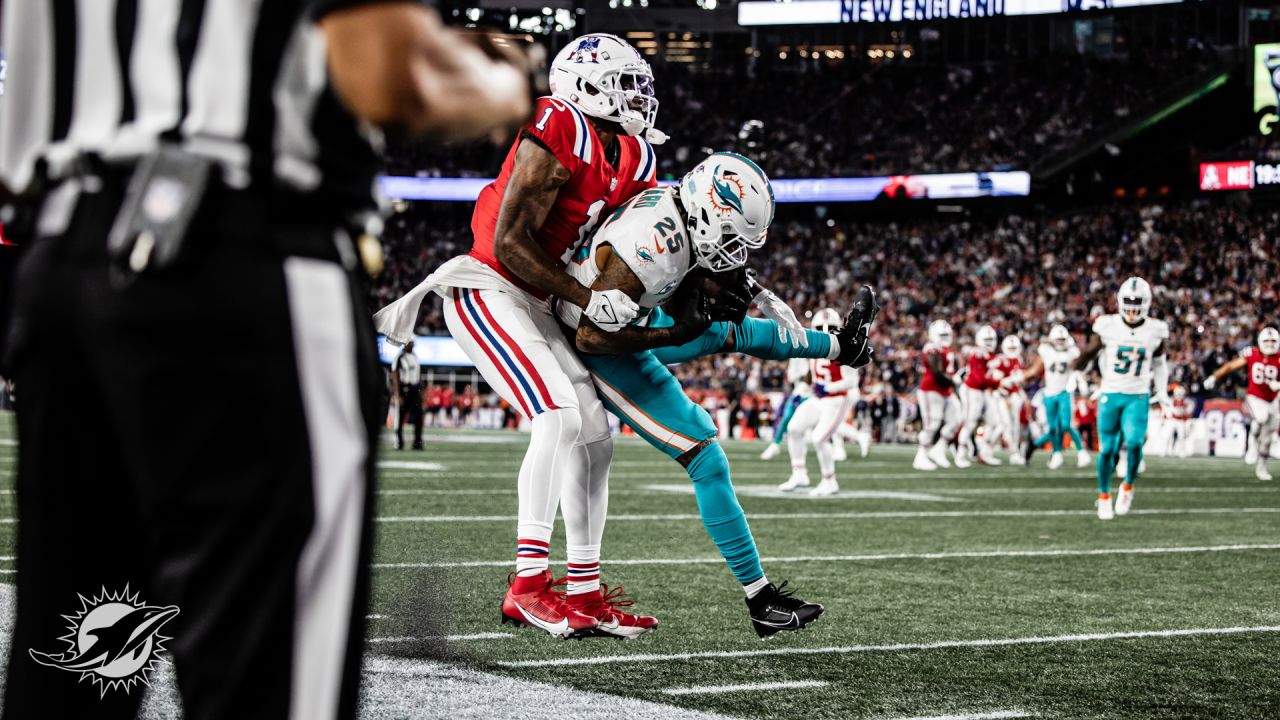 Miami Dolphins cornerback Xavien Howard (25) celebrates