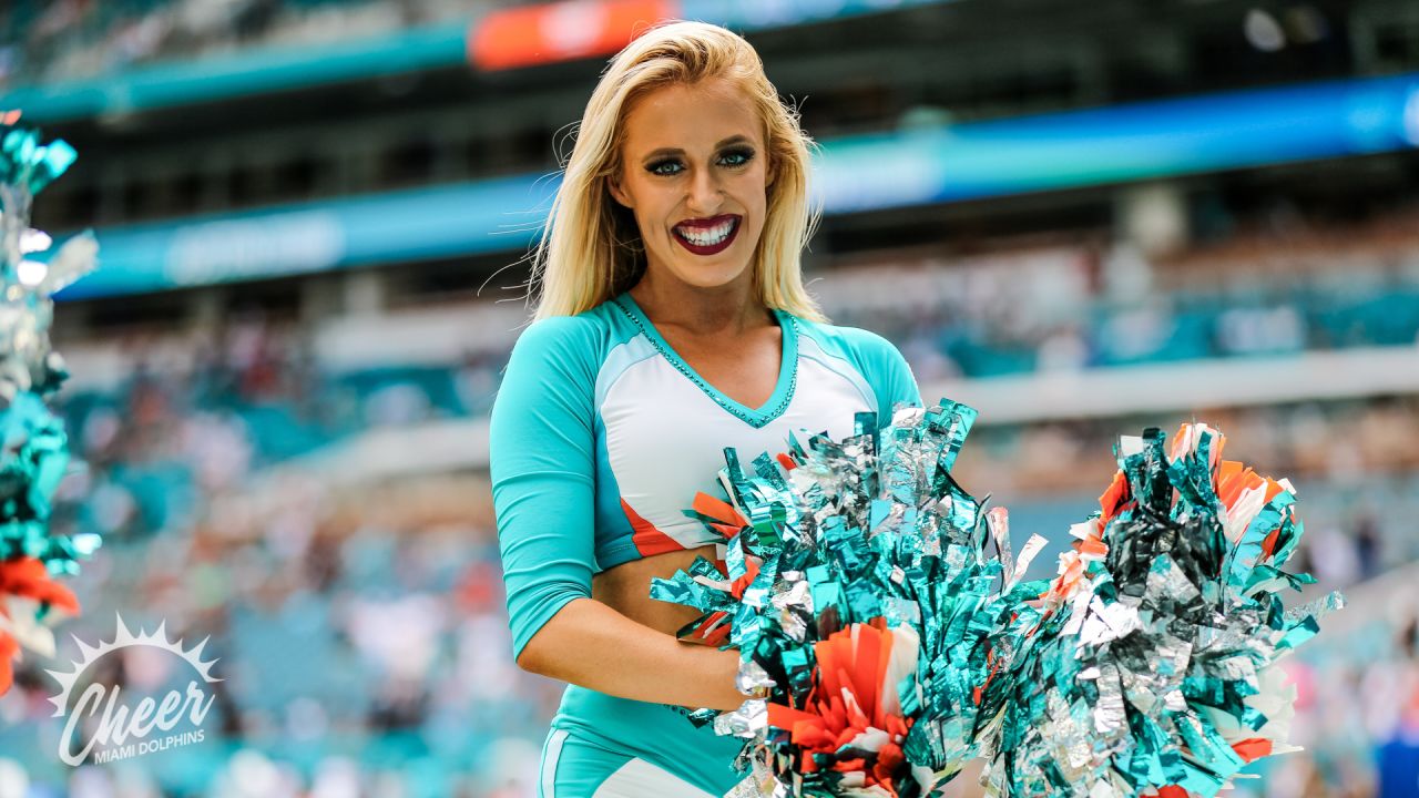 NFL Cheerleaders 2019 Week 7 photos