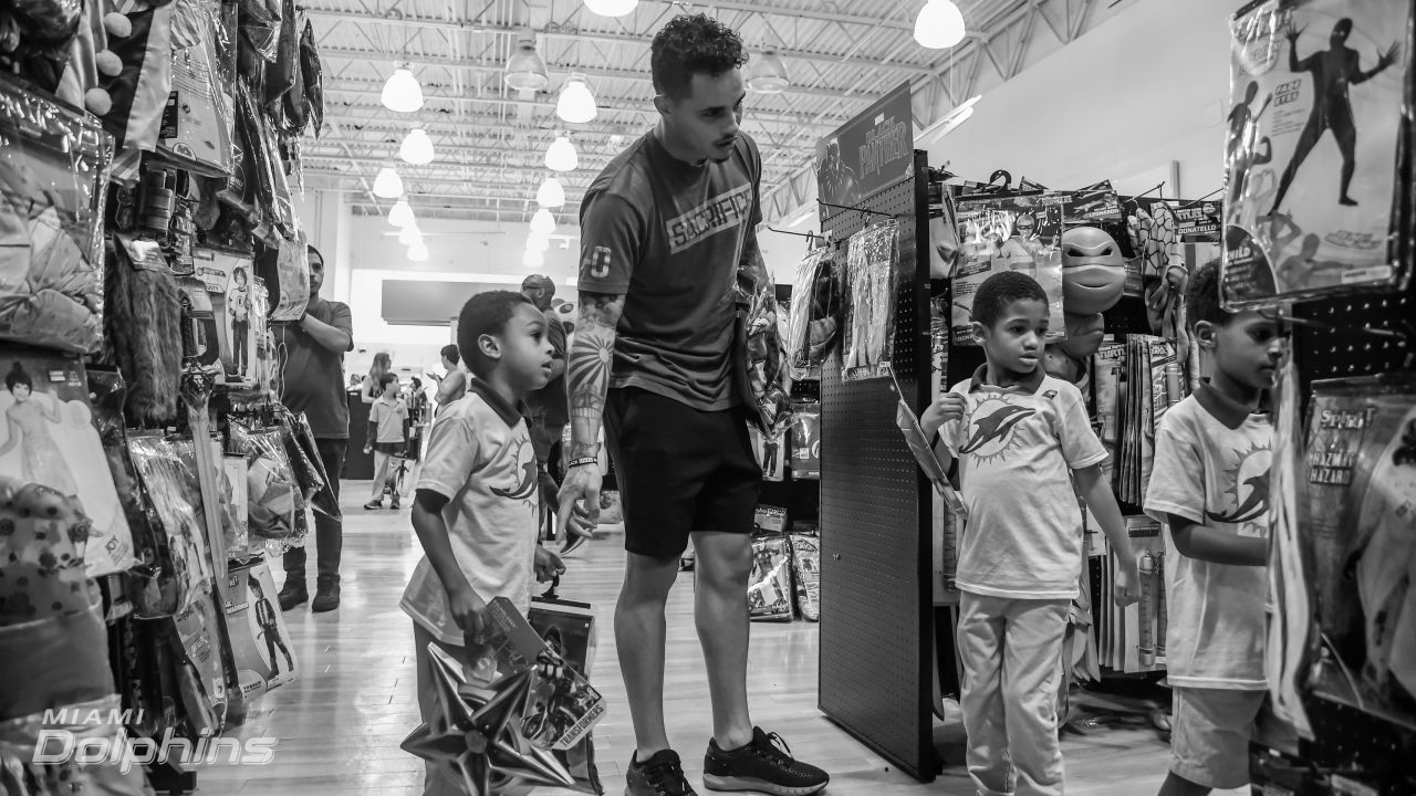 Dolphins Take Elementary School Students to Halloween Shop With A Fin  Presented by Dade County Federal Credit Union