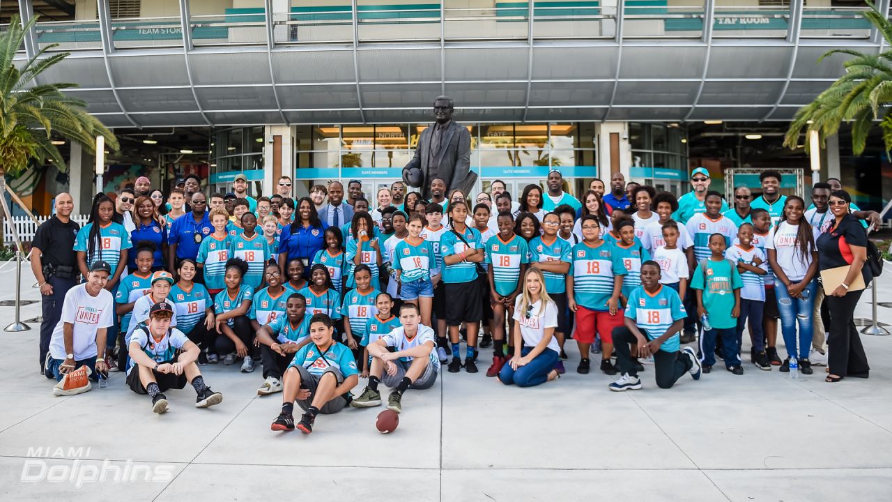 Dolphins Participate In FOOTBALL UNITES™ #DolphinsHuddlefor100