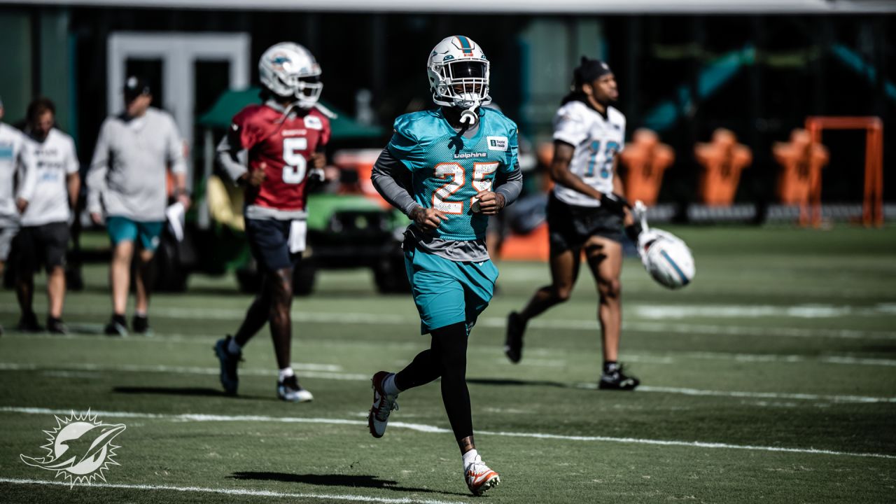 Miami Dolphins elevate Braylon Sanders for game vs. Buffalo Bills