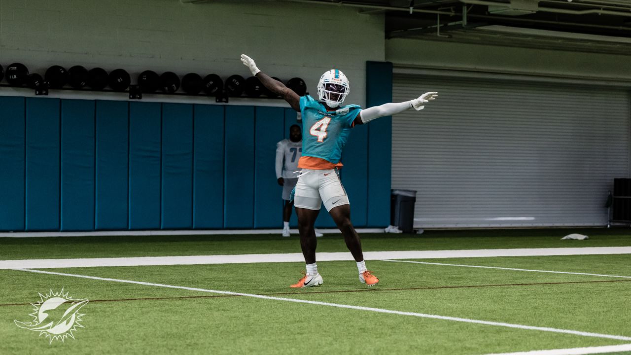 Miami Dolphins linebacker Bradley Chubb (2) stretches during during a team  scrimmage at Hard Rock Stadium, Saturday, Aug. 5, 2023, in Miami Gardens,  Fla. (AP Photo/Lynne Sladky Stock Photo - Alamy